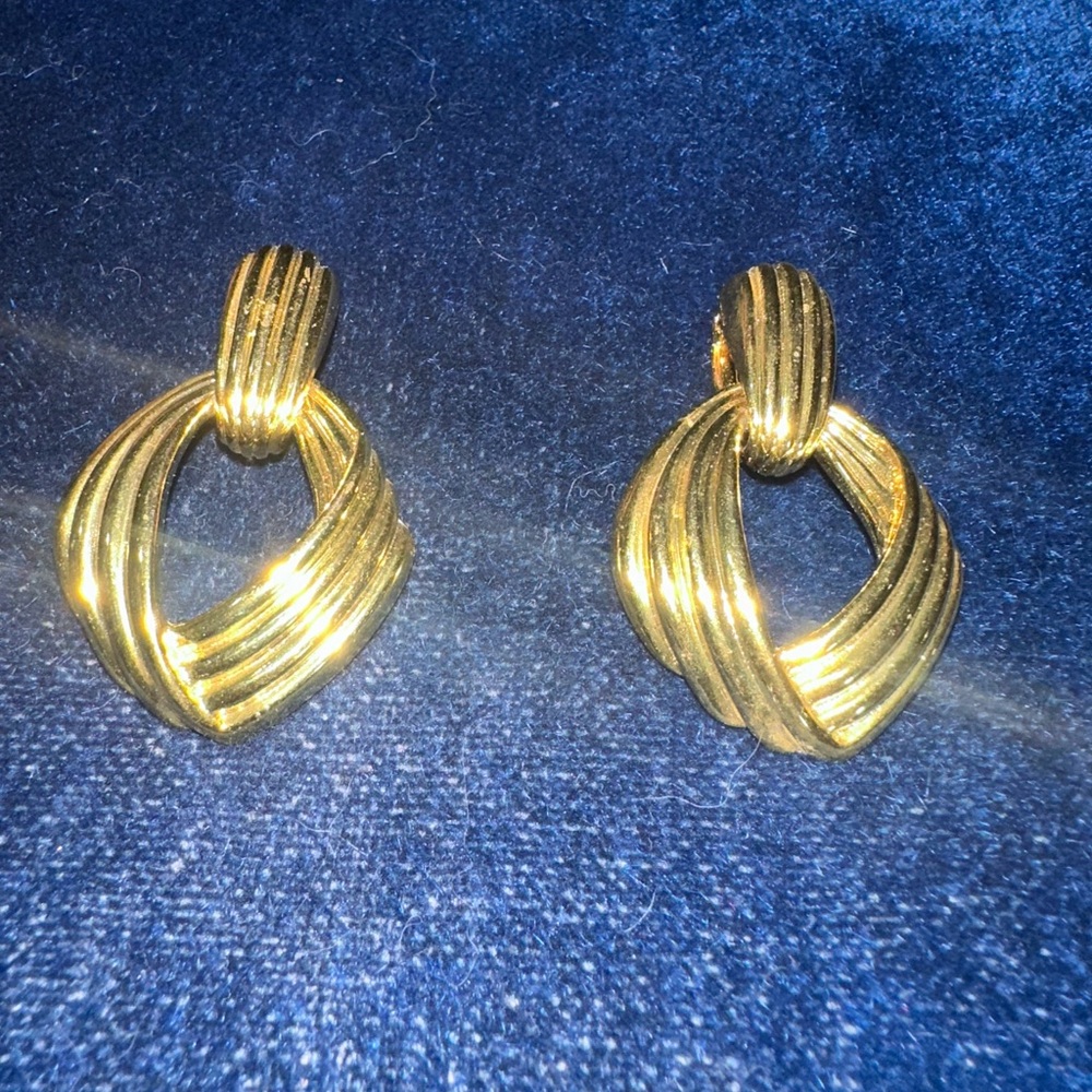 Vintage Gold Tone Statement Earrings | Clip-On | Ribbed Loop Drop Earrings